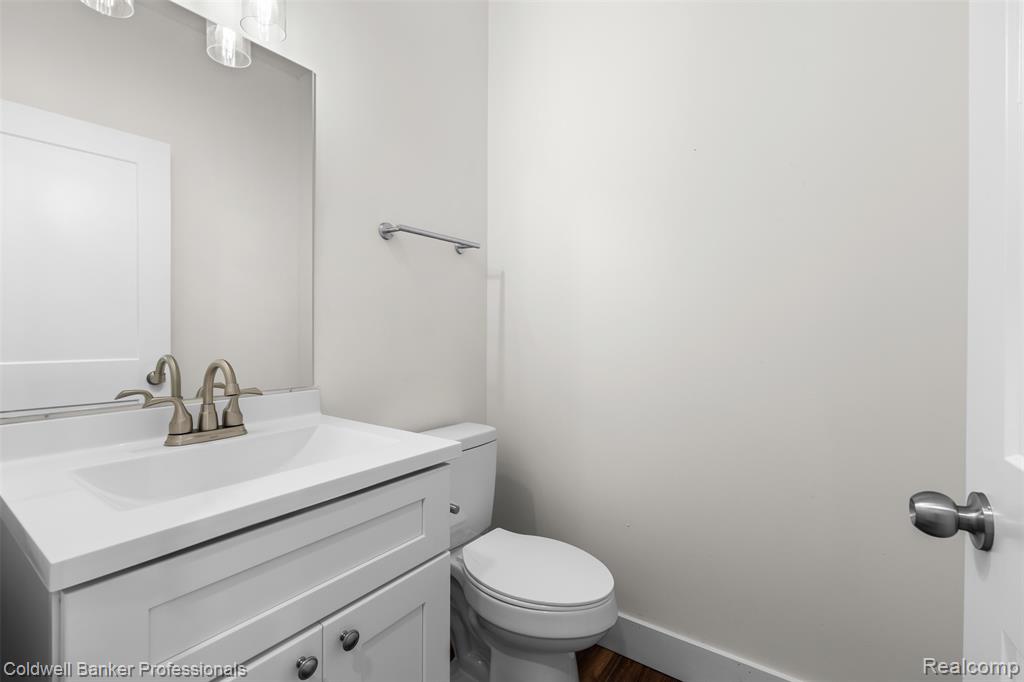 435 Hiscock Street Property Photo 24