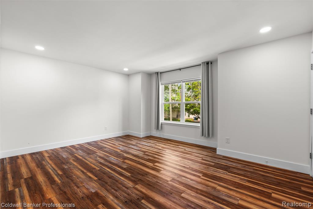 435 Hiscock Street Property Photo 25