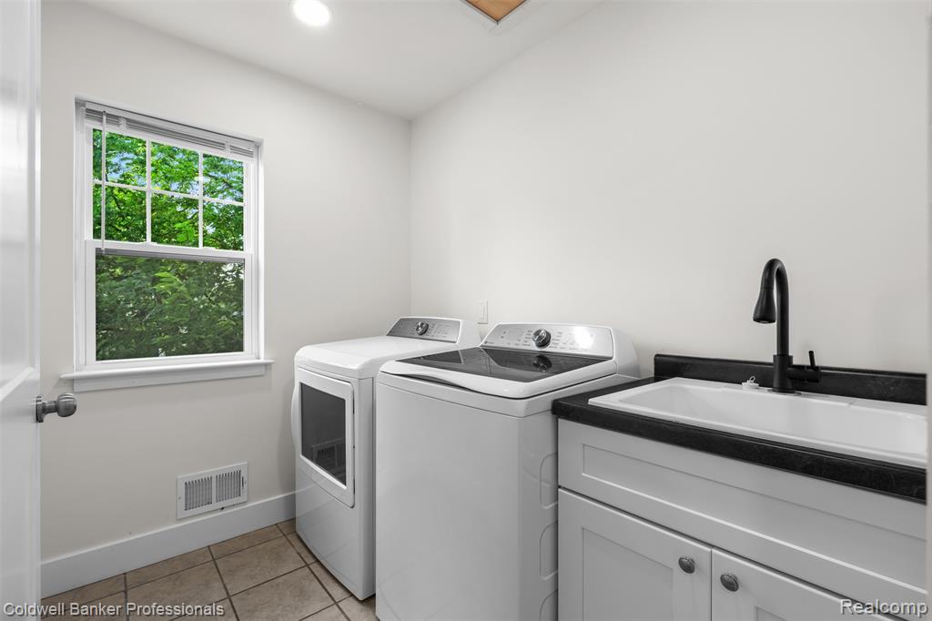 435 Hiscock Street Property Photo 30