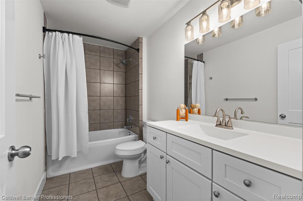 435 Hiscock Street Property Photo 31