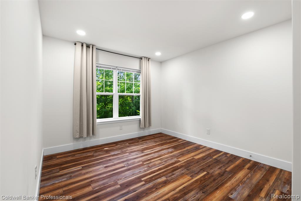 435 Hiscock Street Property Photo 32