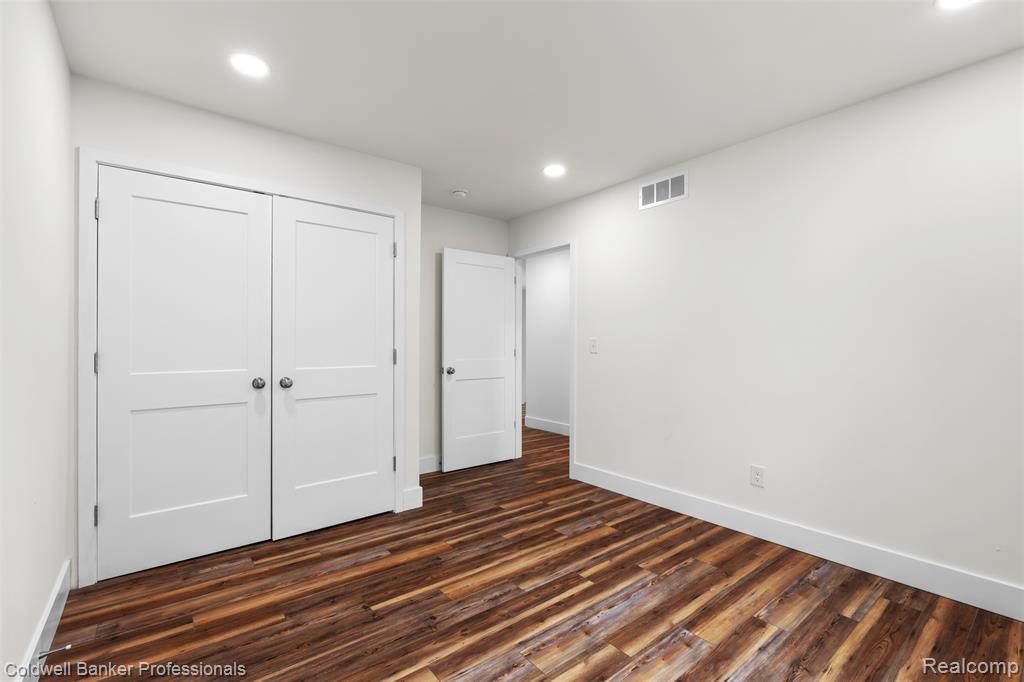 435 Hiscock Street Property Photo 33