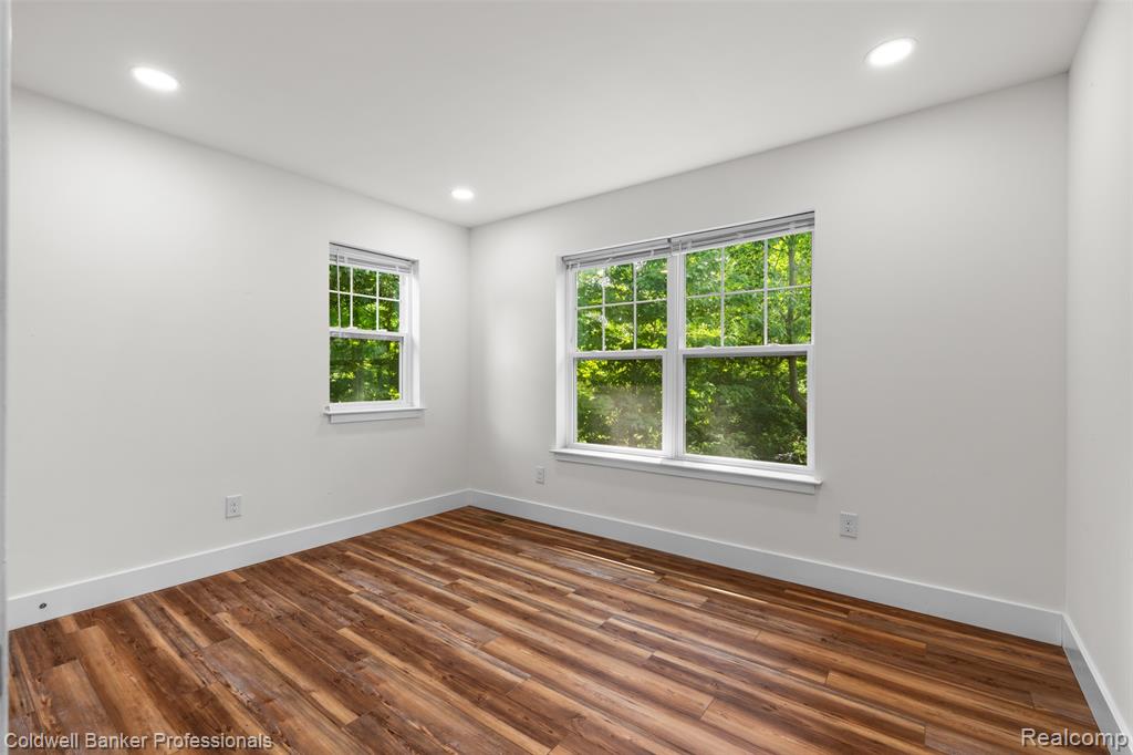 435 Hiscock Street Property Photo 34