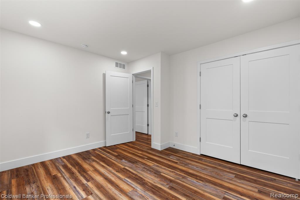 435 Hiscock Street Property Photo 35