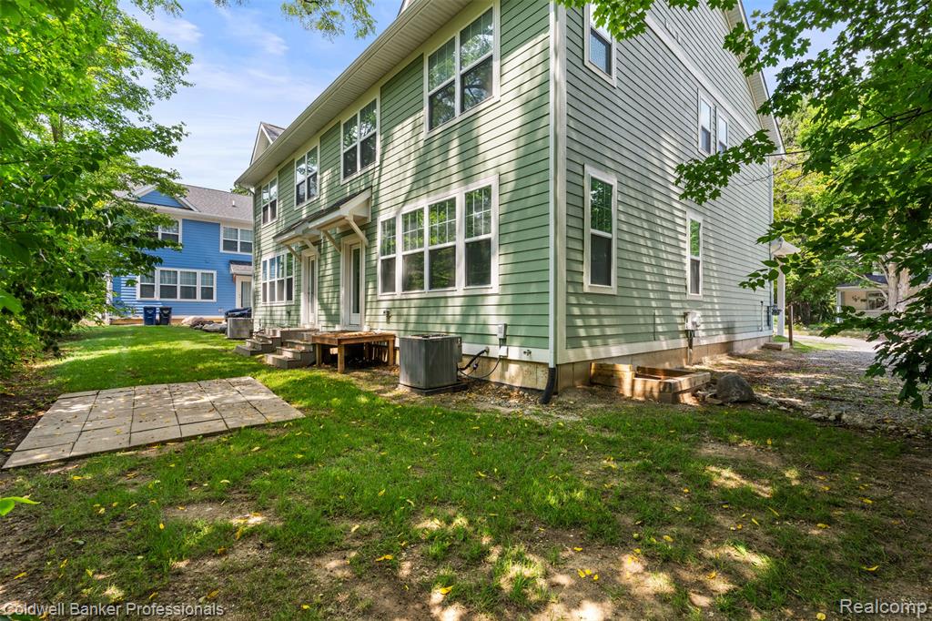 435 Hiscock Street Property Photo 38