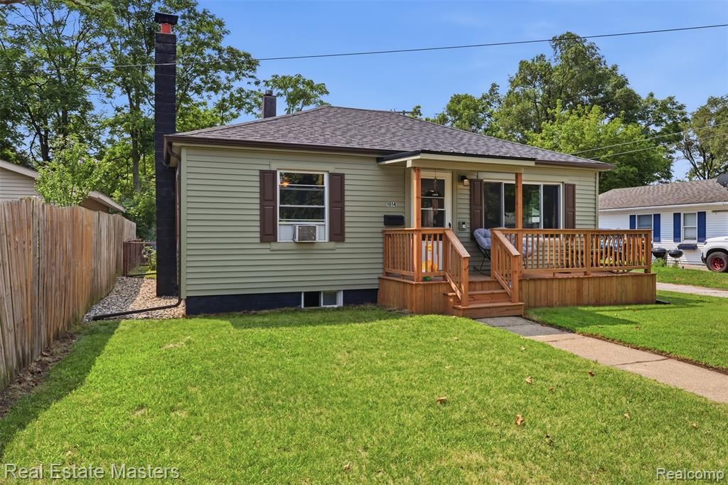 1014 Cypress Street Property Photo 2