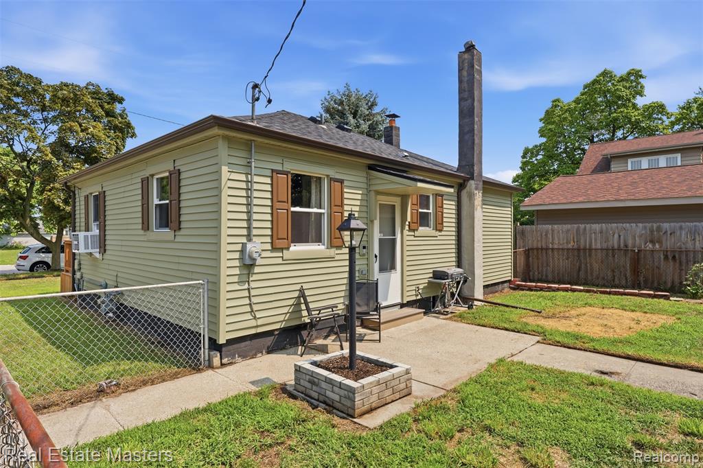1014 Cypress Street Property Photo 5