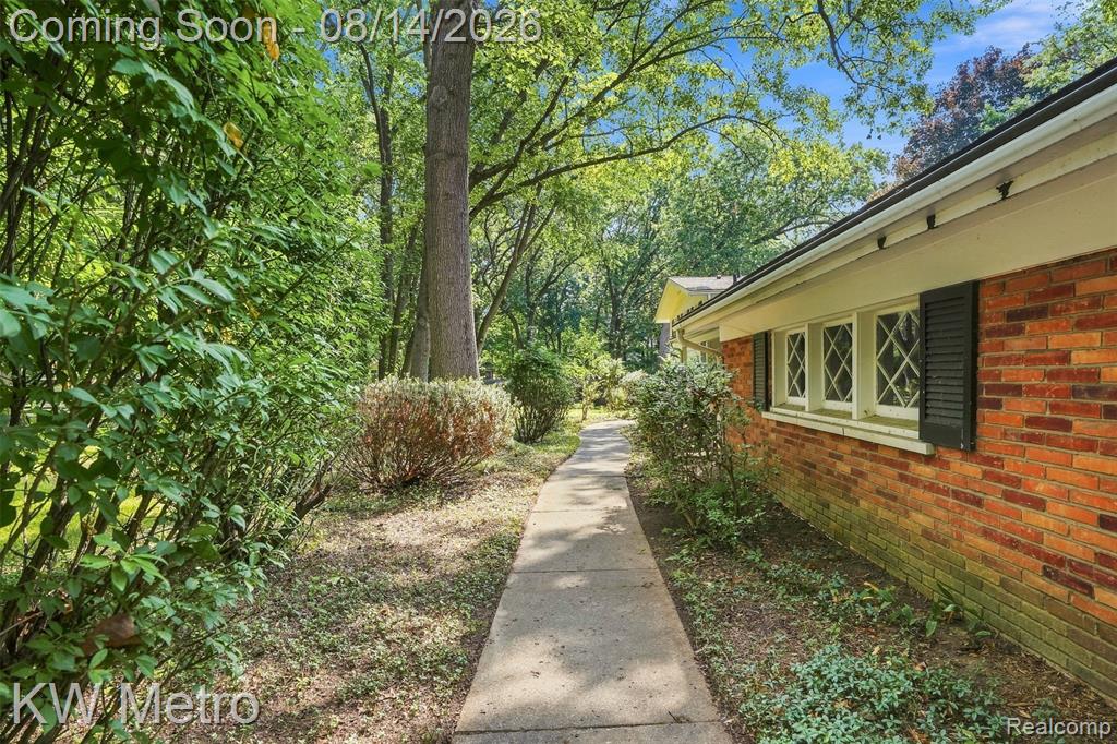 4966 Whispering Pine Lane Property Photo 4