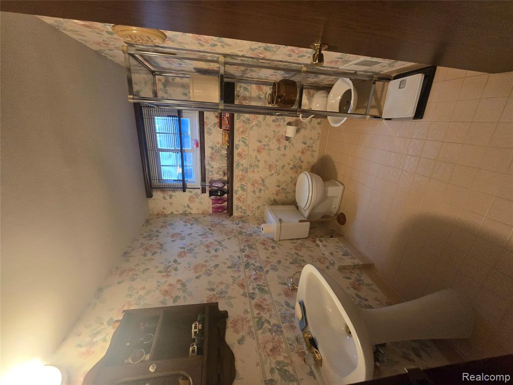 22792 Armstrong Avenue Property Photo 12