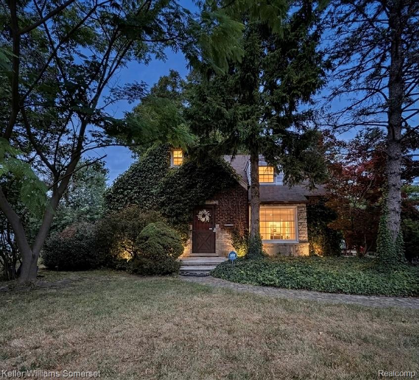 20695 Huntington Avenue Property Photo 1