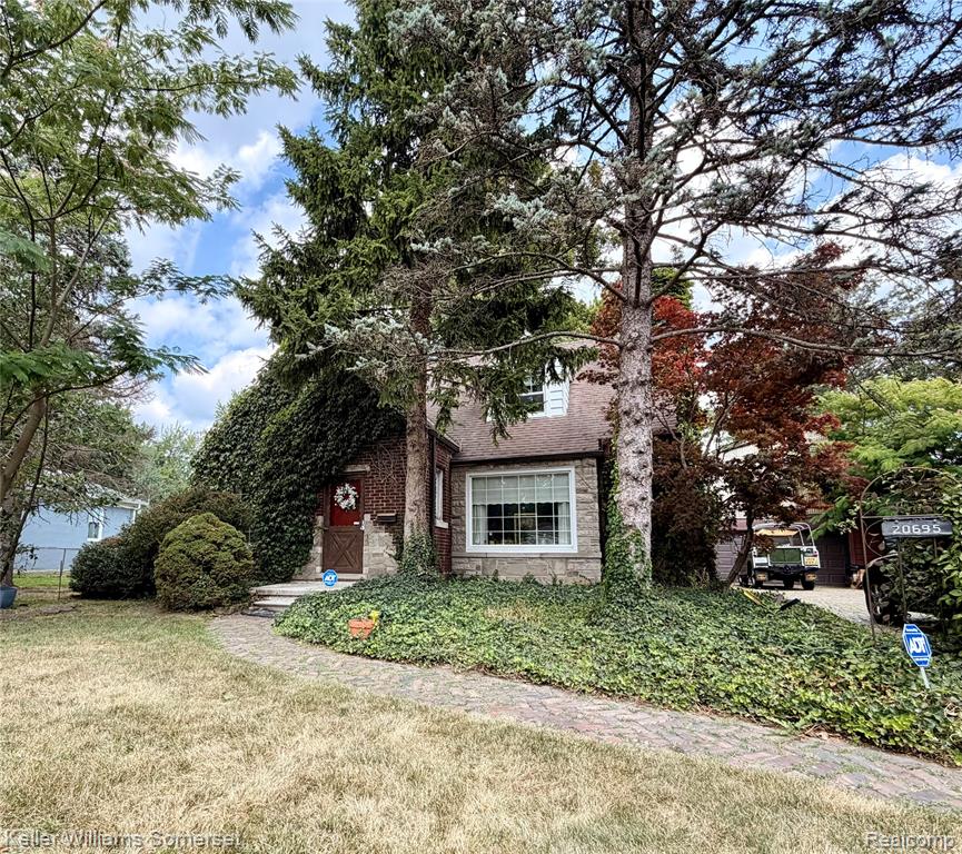 20695 Huntington Avenue Property Photo 3