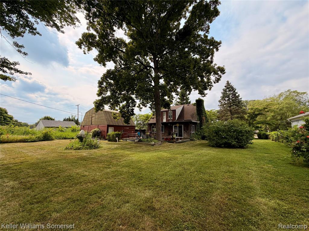20695 Huntington Avenue Property Photo 4