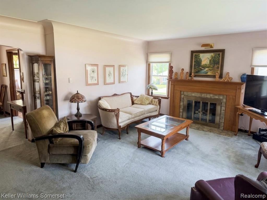 20695 Huntington Avenue Property Photo 5