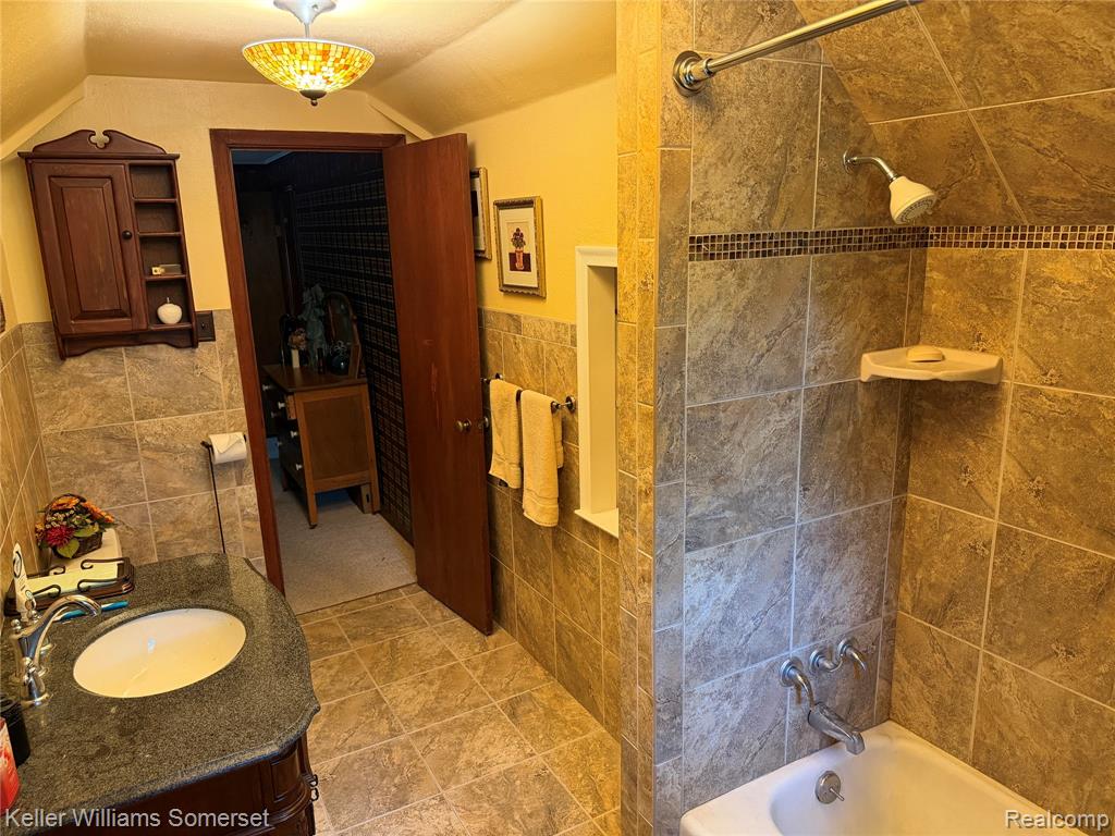 20695 Huntington Avenue Property Photo 18