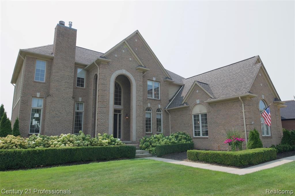 916 Majestic Property Photo 1