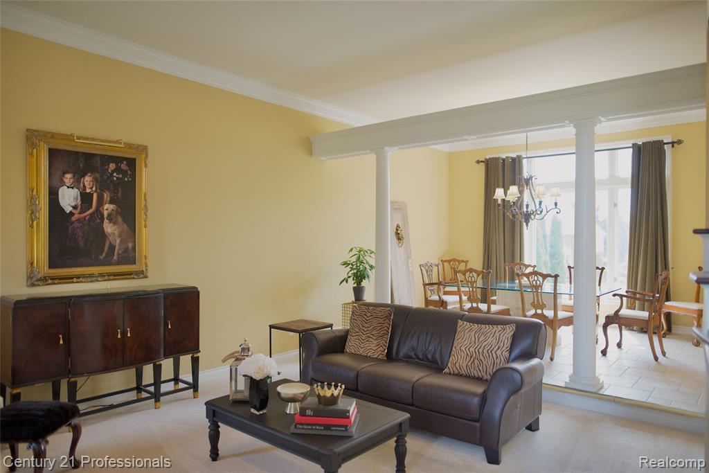 916 Majestic Property Photo 5