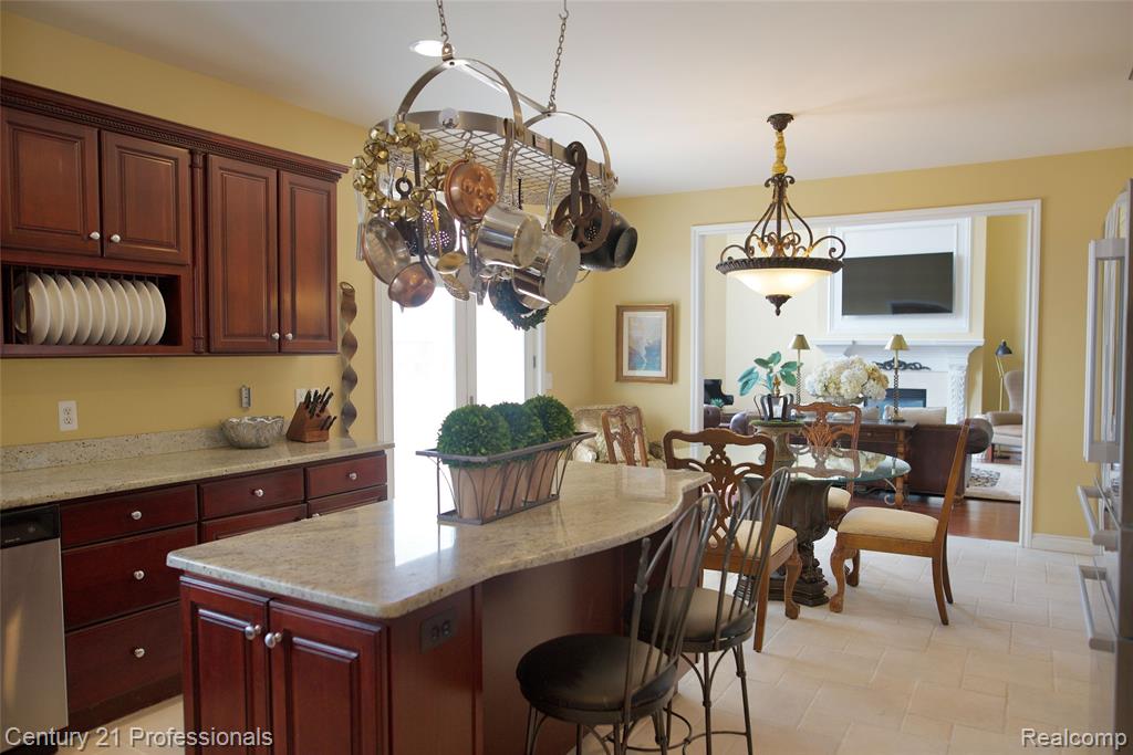 916 Majestic Property Photo 6