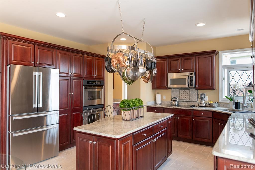916 Majestic Property Photo 7