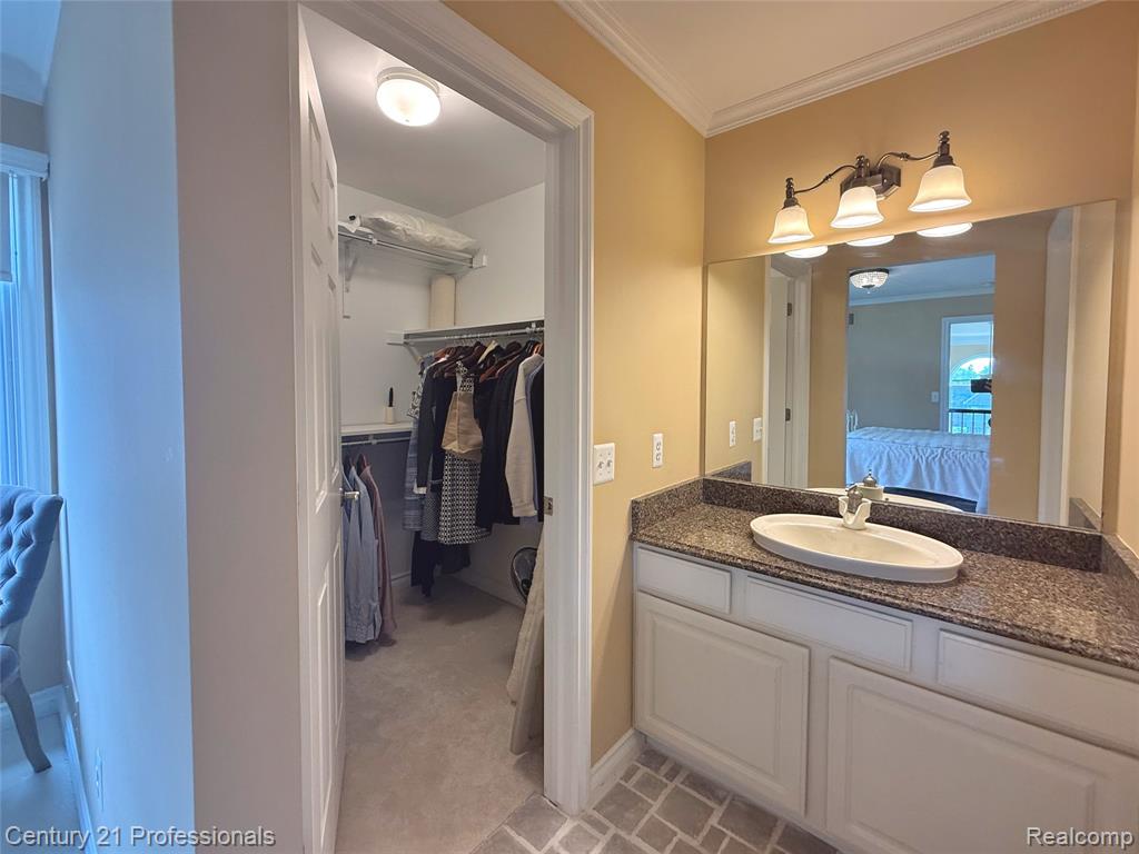 916 Majestic Property Photo 17