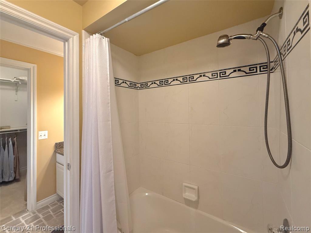 916 Majestic Property Photo 18