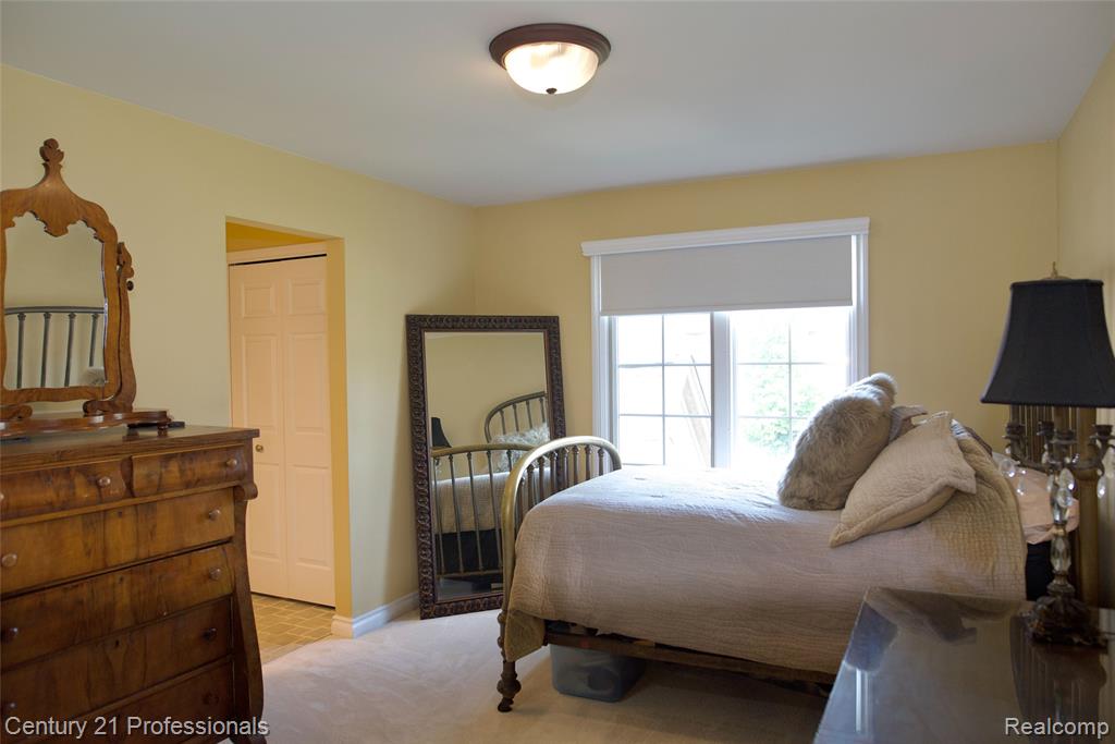 916 Majestic Property Photo 19