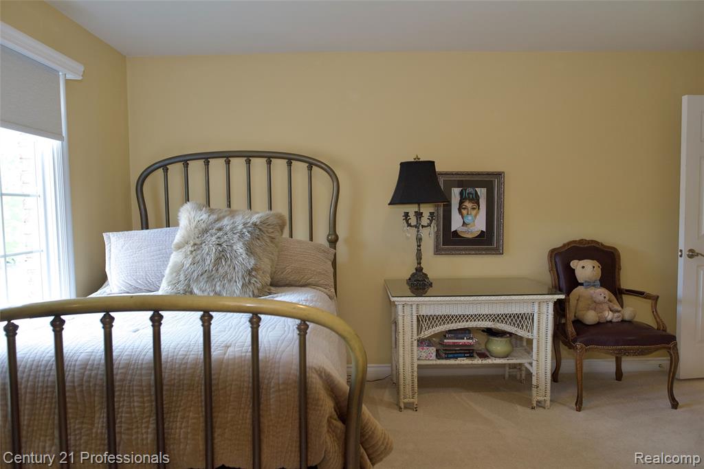 916 Majestic Property Photo 20