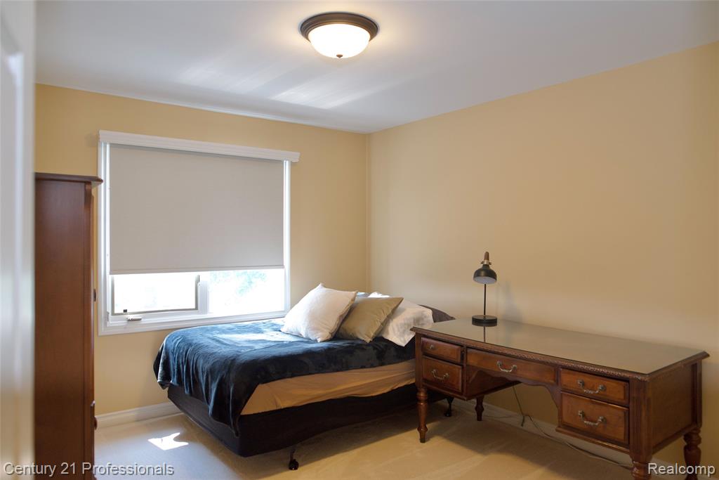 916 Majestic Property Photo 21