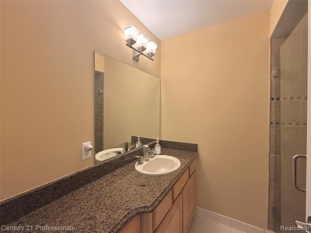 916 Majestic Property Photo 22