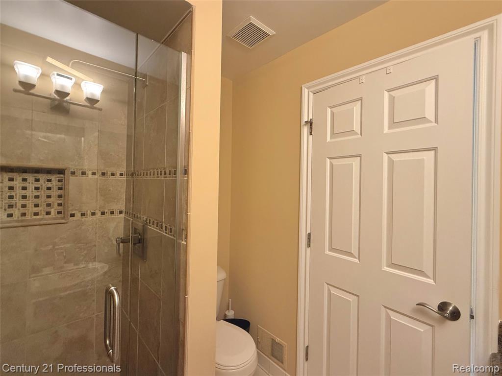 916 Majestic Property Photo 23