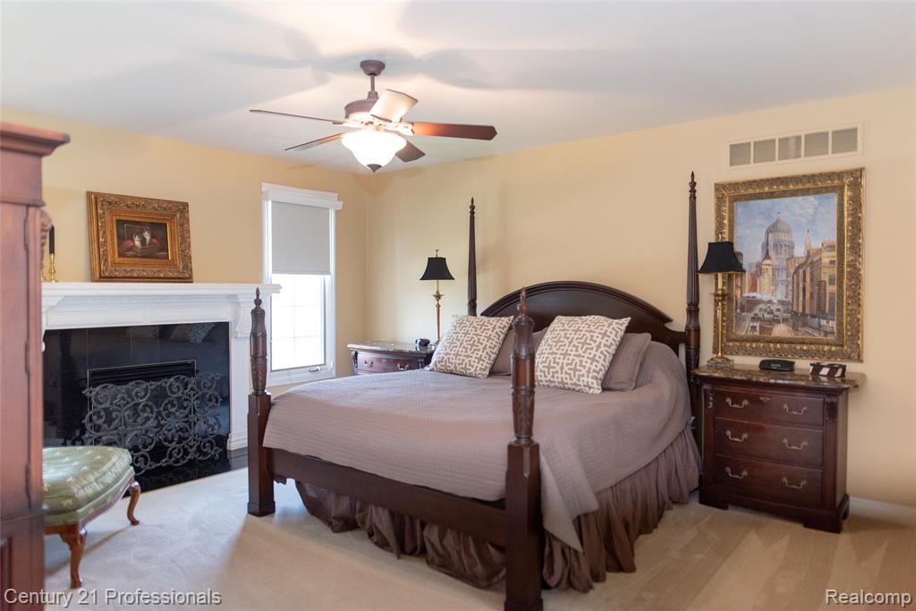916 Majestic Property Photo 24