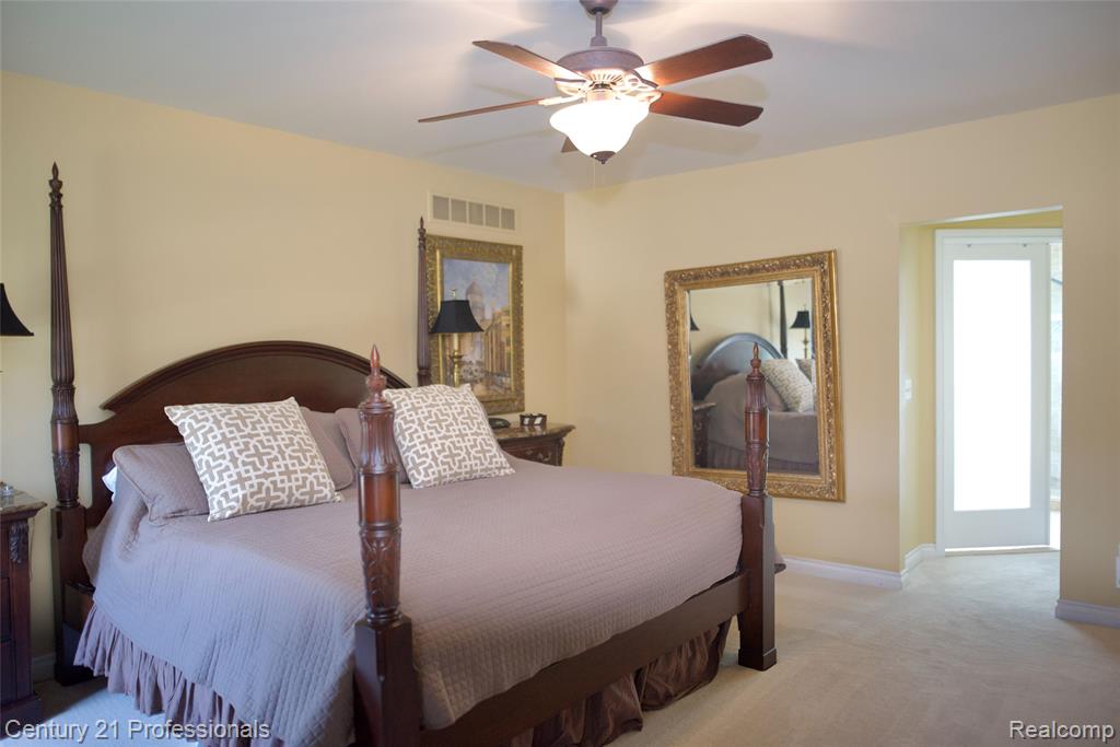 916 Majestic Property Photo 25