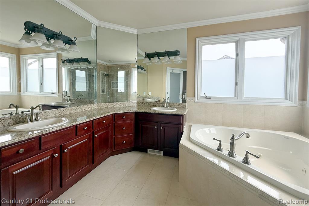 916 Majestic Property Photo 26
