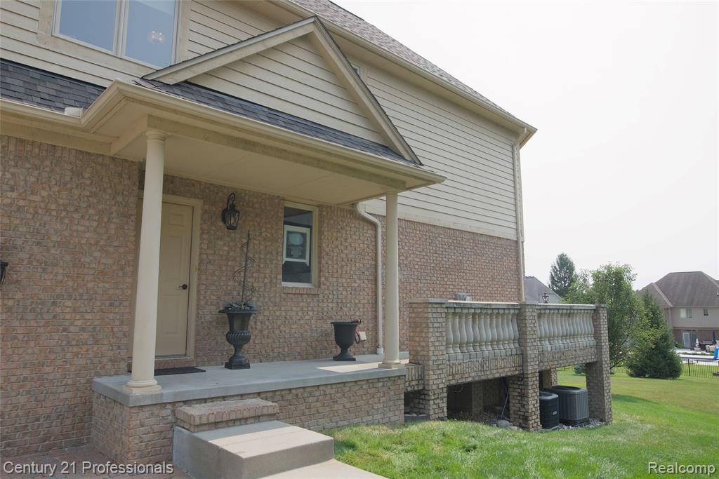 916 Majestic Property Photo 28