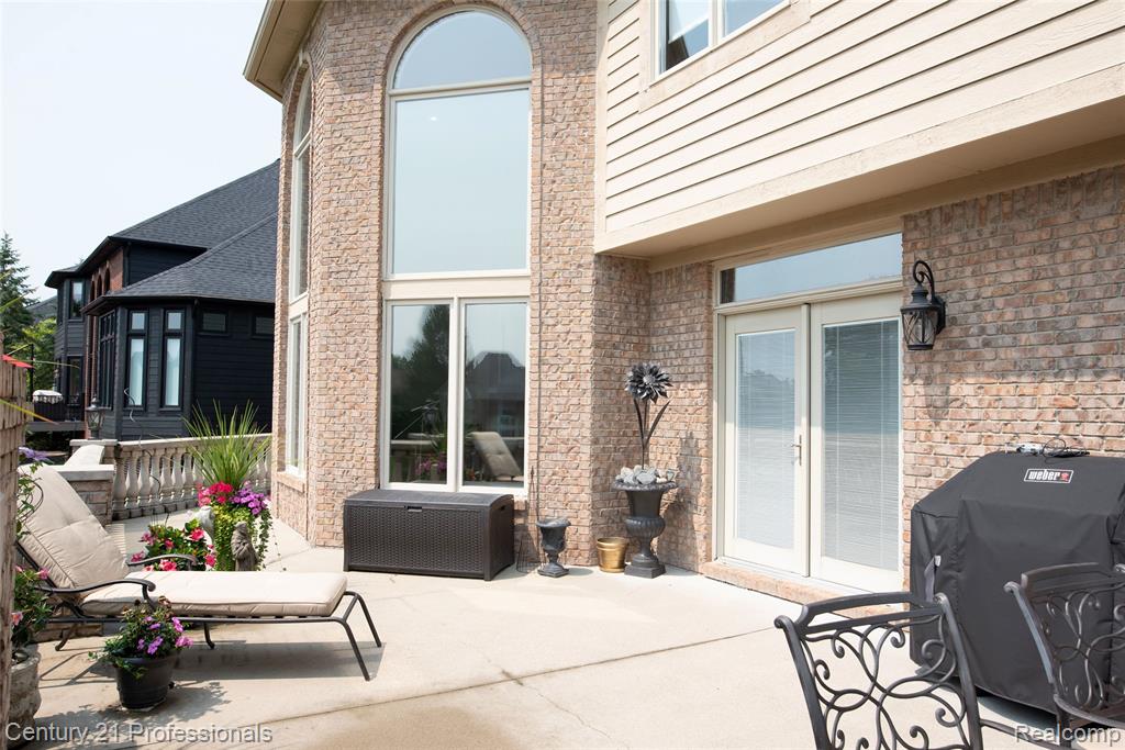 916 Majestic Property Photo 29