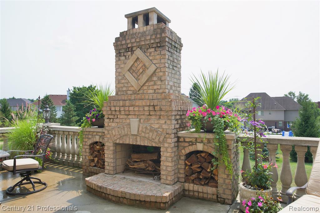916 Majestic Property Photo 31