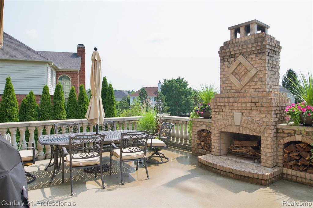 916 Majestic Property Photo 32