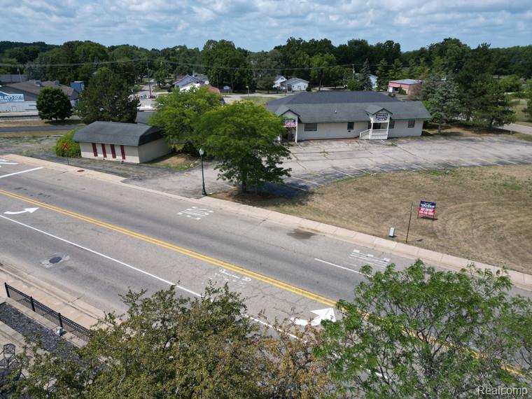 320 E Grand Blanc Road Road Property Photo 2