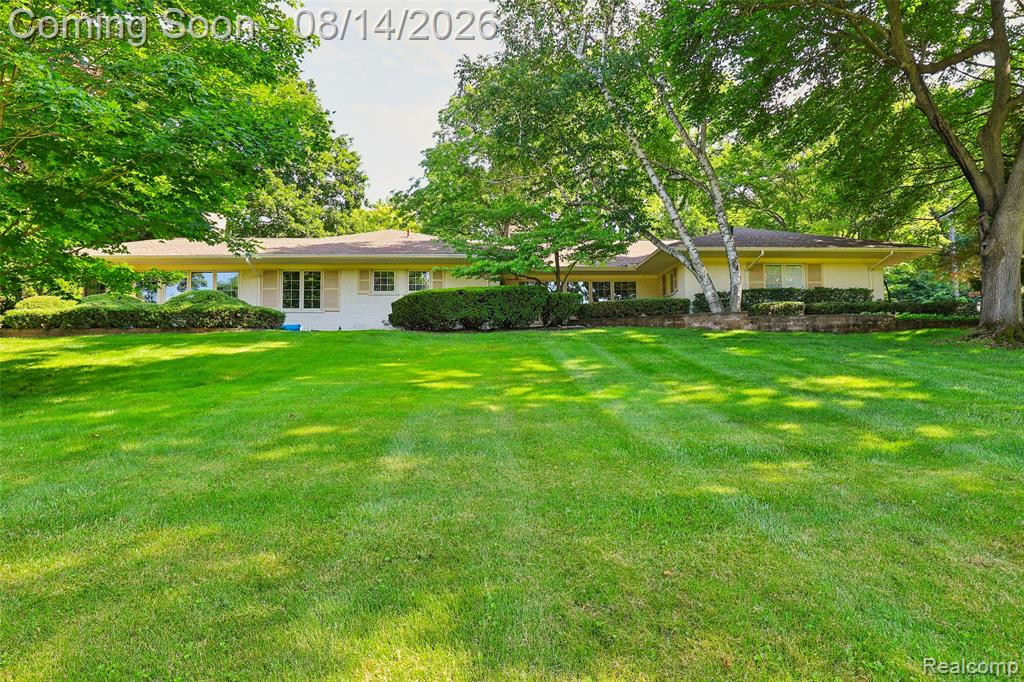 3821 Lakecrest Drive Drive