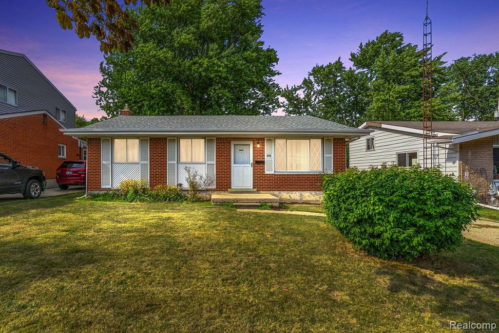 909 Lochhead Avenue Property Photo 1