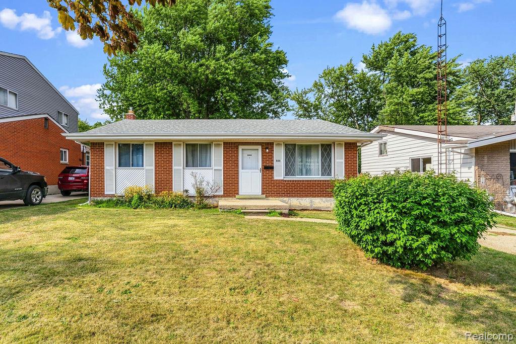909 Lochhead Avenue Property Photo 2