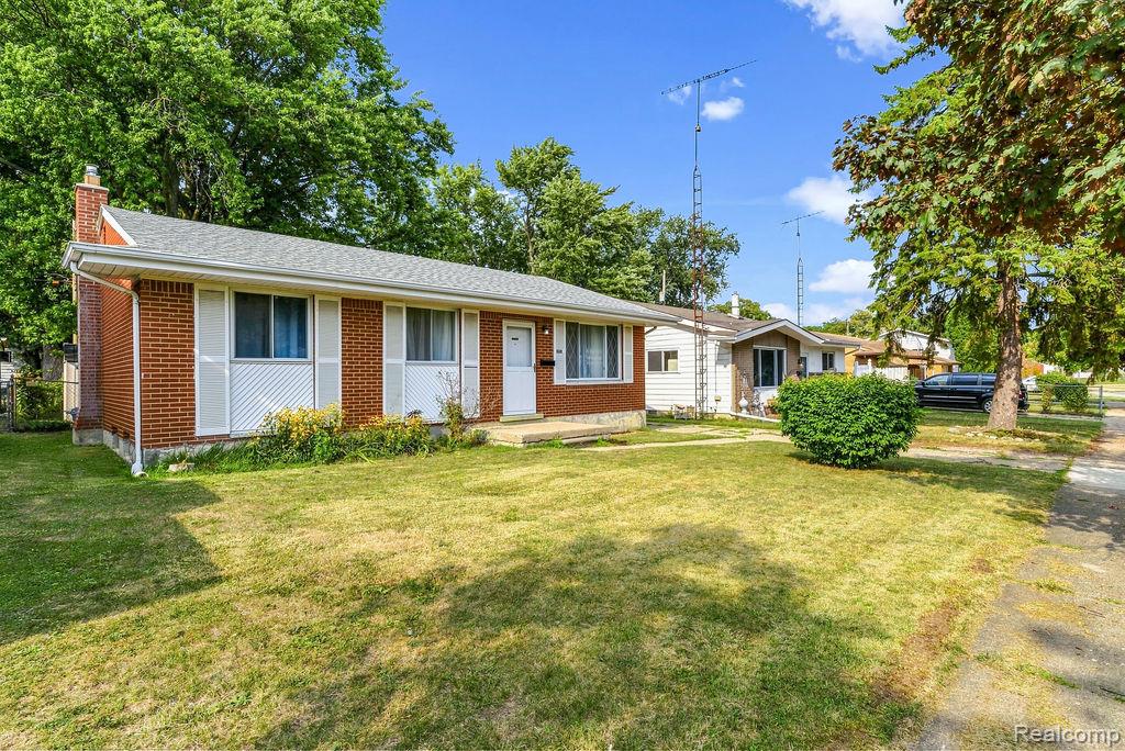 909 Lochhead Avenue Property Photo 4