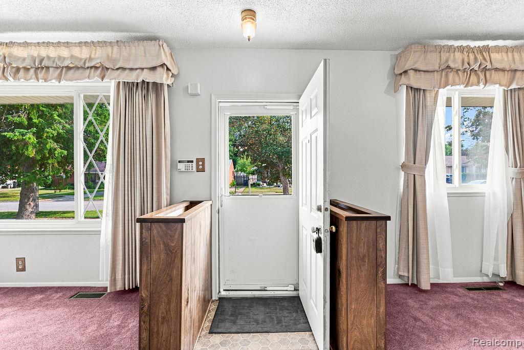 909 Lochhead Avenue Property Photo 6
