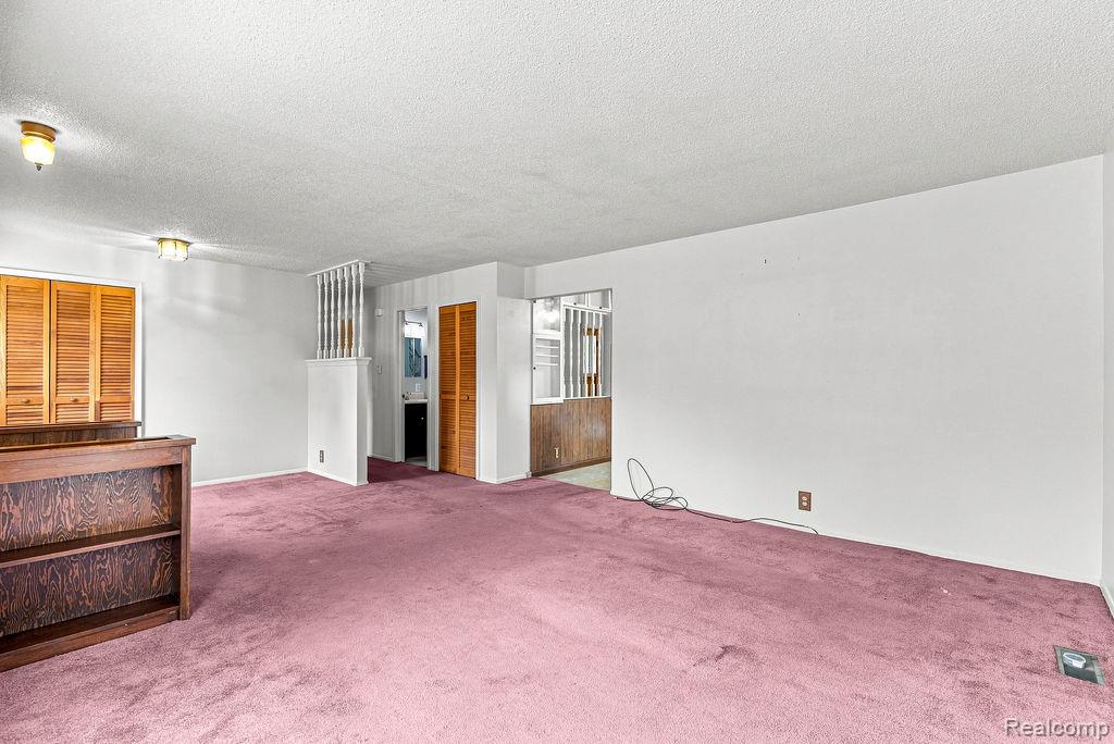 909 Lochhead Avenue Property Photo 8