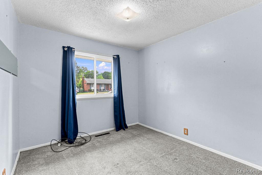 909 Lochhead Avenue Property Photo 12