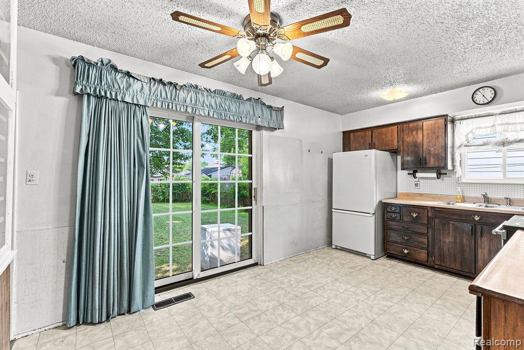 909 Lochhead Avenue Property Photo 17