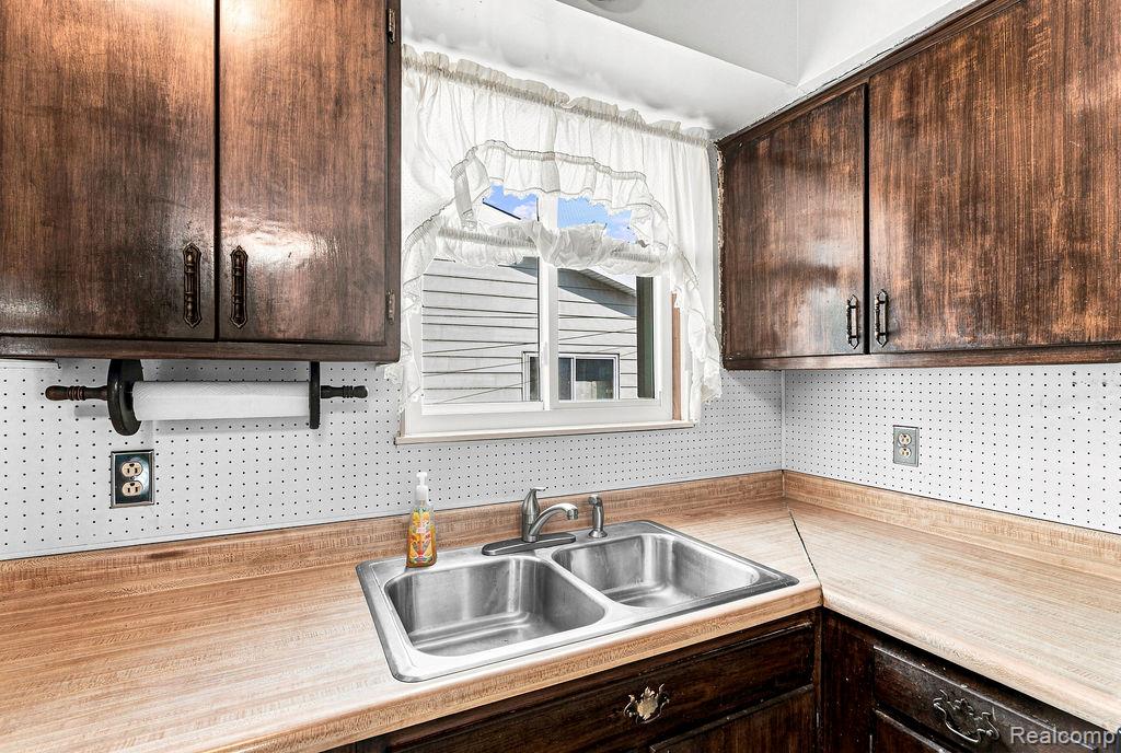 909 Lochhead Avenue Property Photo 19
