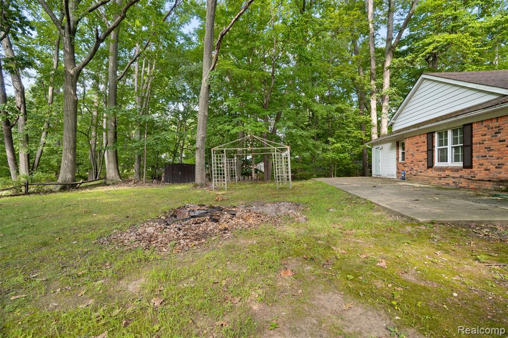 23640 Oak Glen Drive Property Photo 3