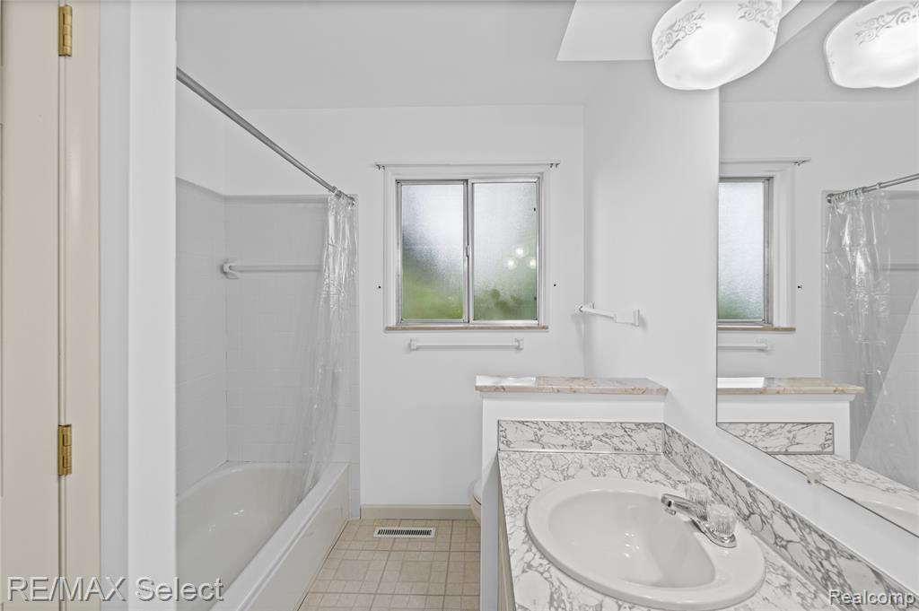 5184 Worchester Drive Property Photo 9