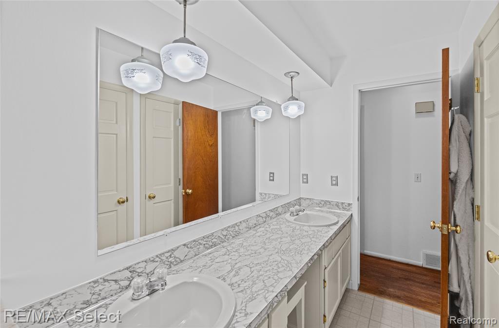 5184 Worchester Drive Property Photo 10