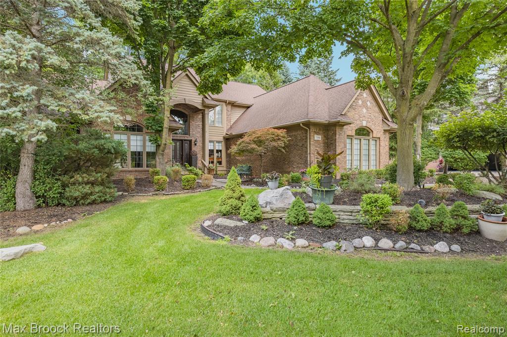 7398 Autumn Hill Drive Property Photo 2